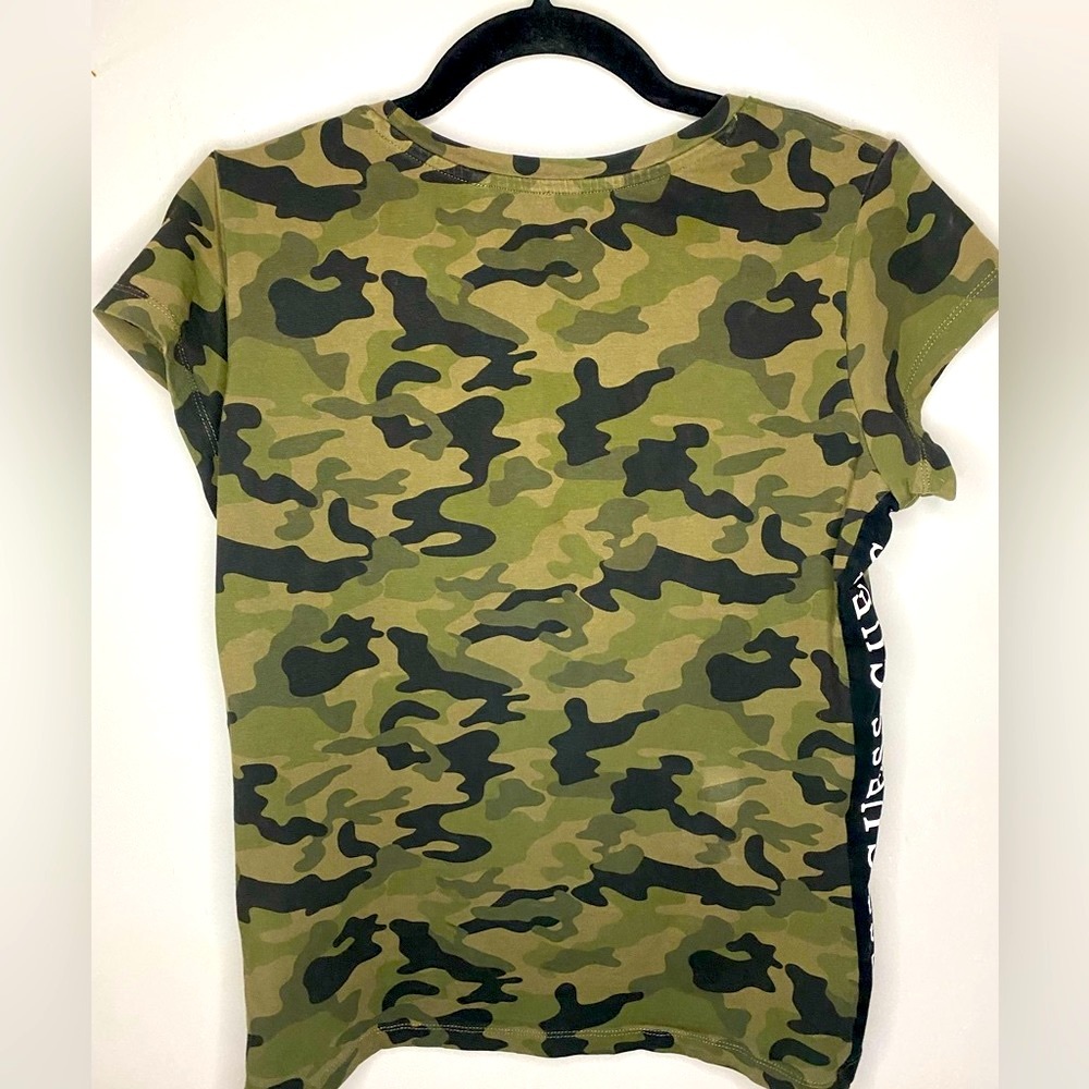 Guess? Camo Top Size Large Women’s ~Stretchy~